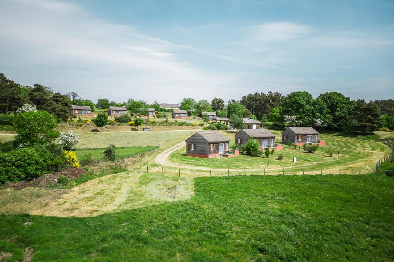 Les Chalets De La Vallee Du Bes Albaret-le-Comtal Eksteriør bilde
