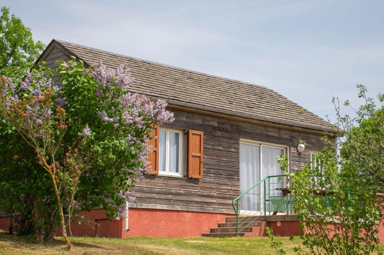 Les Chalets De La Vallee Du Bes Albaret-le-Comtal Eksteriør bilde